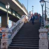 Marco � presente ogni giorno sul cavalcavia pedonale che congiunge l�extramurale Capruzzi al centro cittadino
